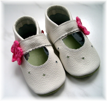 Baby-Taufschuhe Sandale weiß mit Häkelblume